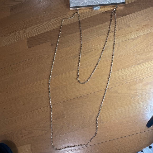Gold clutch with chain straps! - Picture 5 of 6